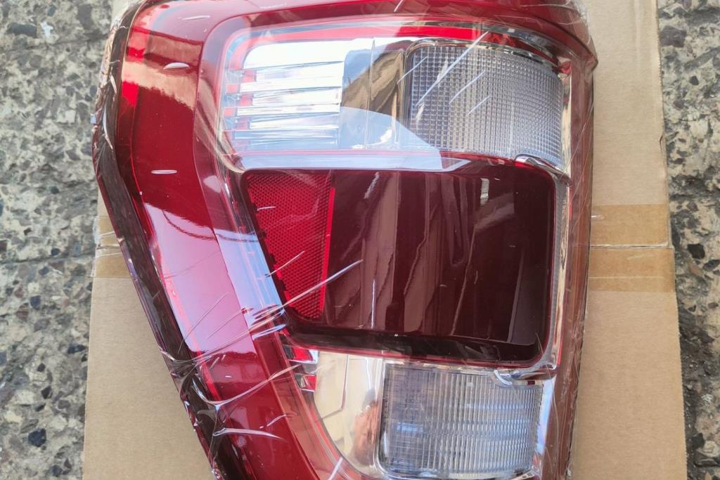 ضوء خلفي يمين شمال فورد f150 2021 2022 2023