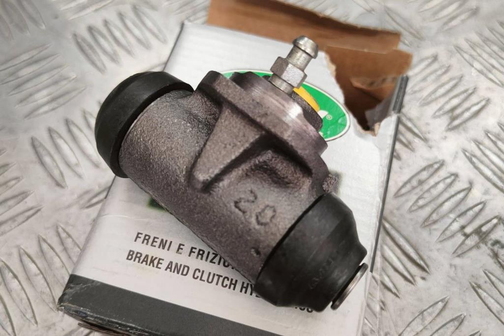 سلندر عجل خلفي رينو ميجان 2001 2002