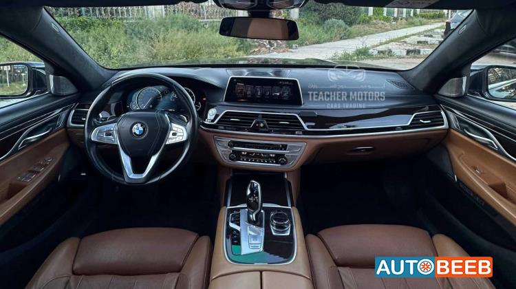 BMW 750 2016