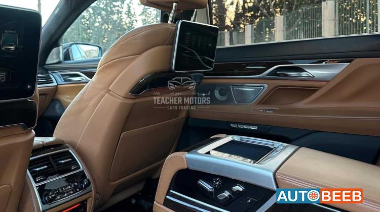 BMW 750 2016