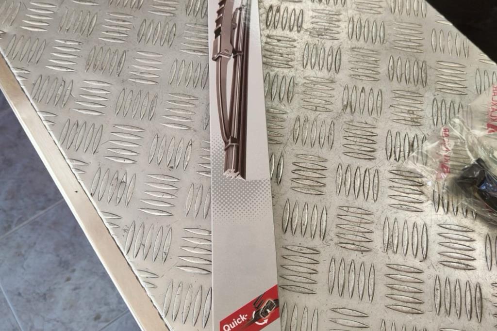  Glass wipers  