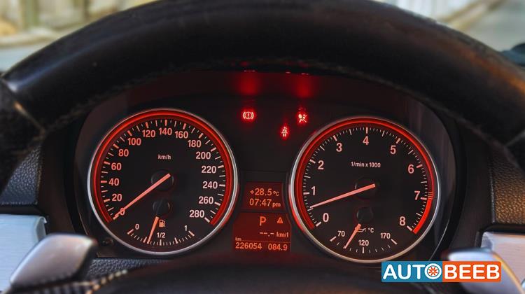 BMW 330 2008