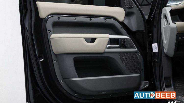 Land Rover Defender 2024