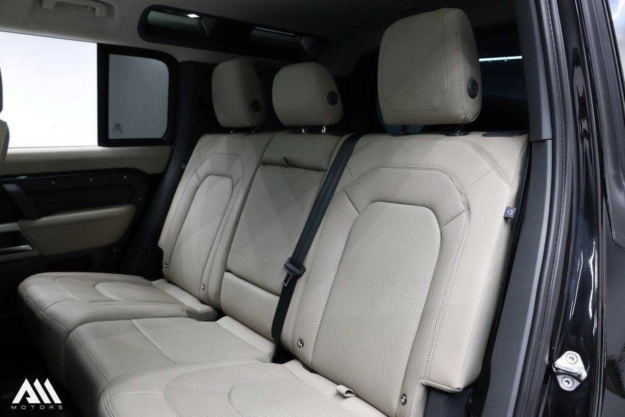 Land Rover Defender 2024