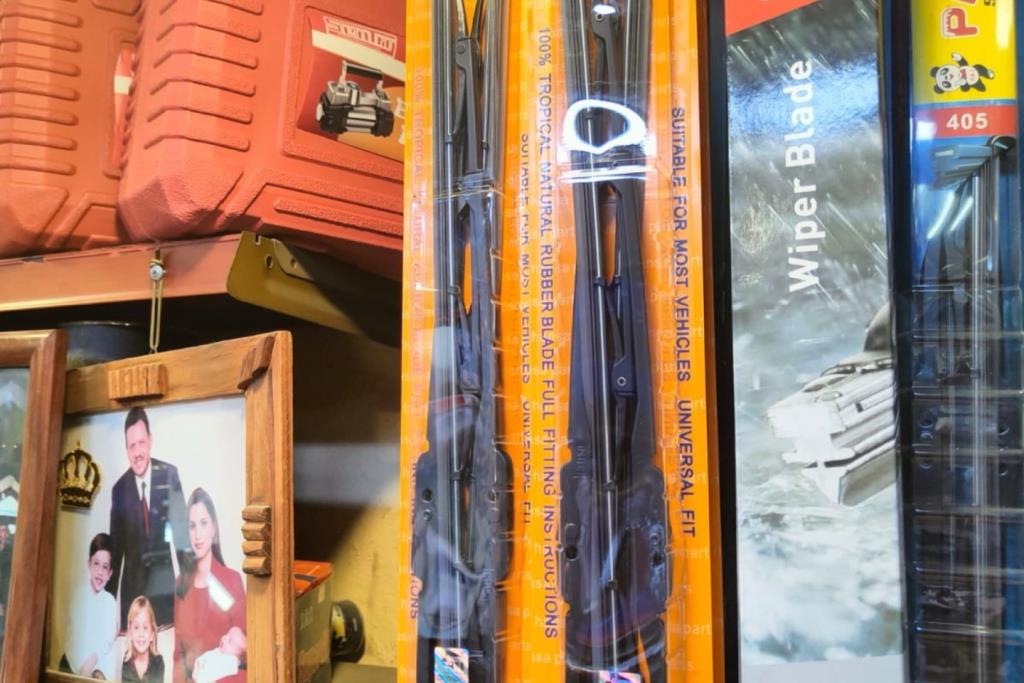  Glass wipers  