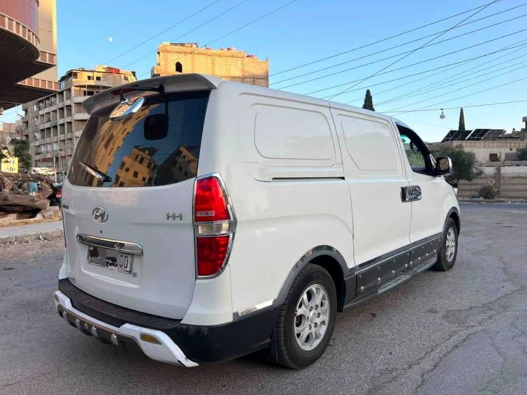 Minibus Hyundai 2012