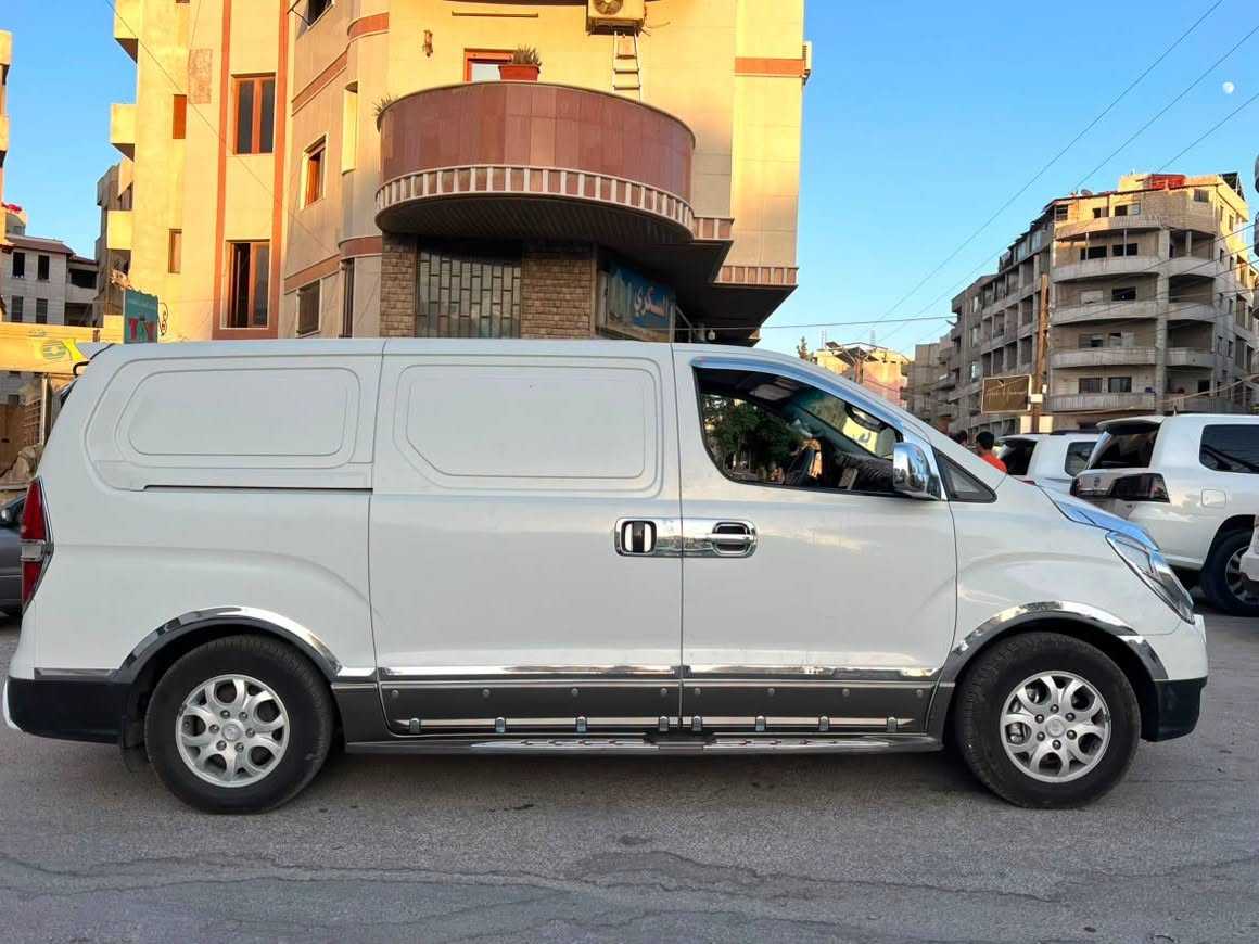 Minibus Hyundai 2012