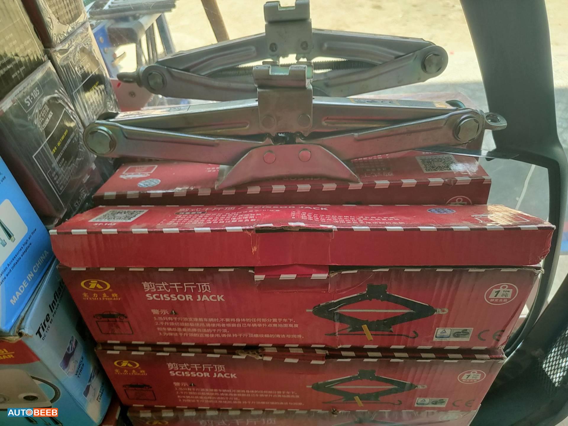 Cars Lift  