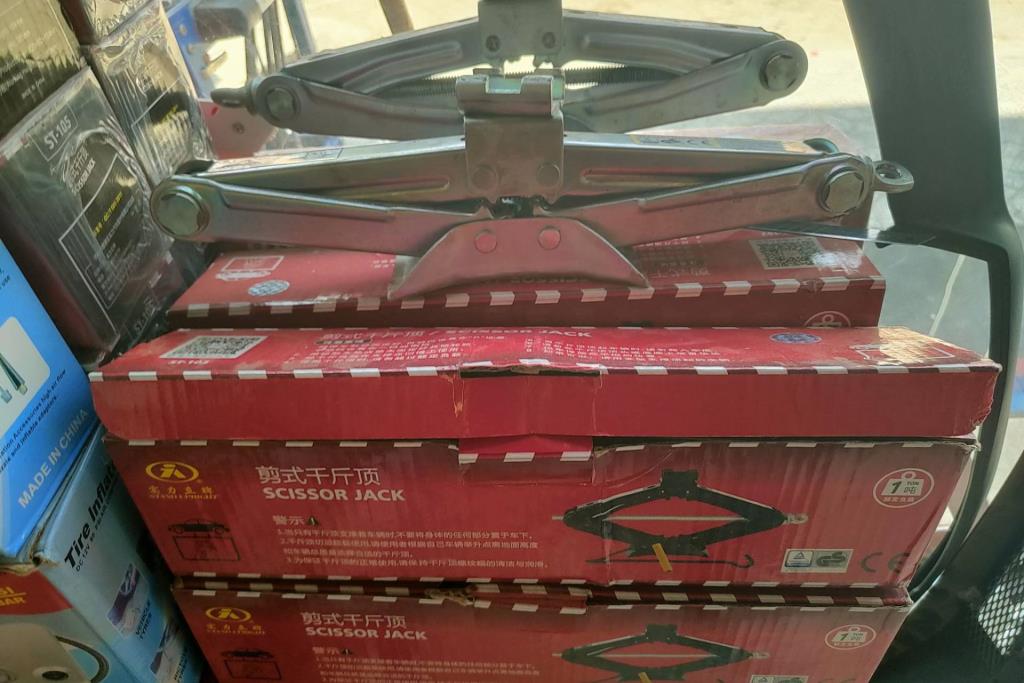  Cars Lift  