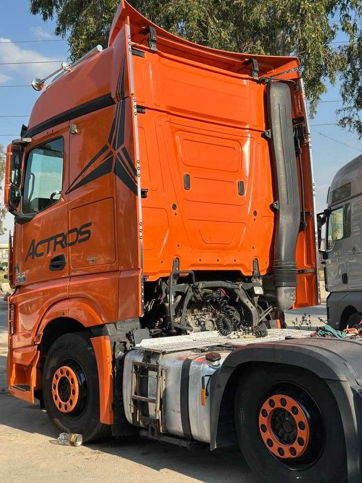 Tractor Unit Mercedes Benz 2016