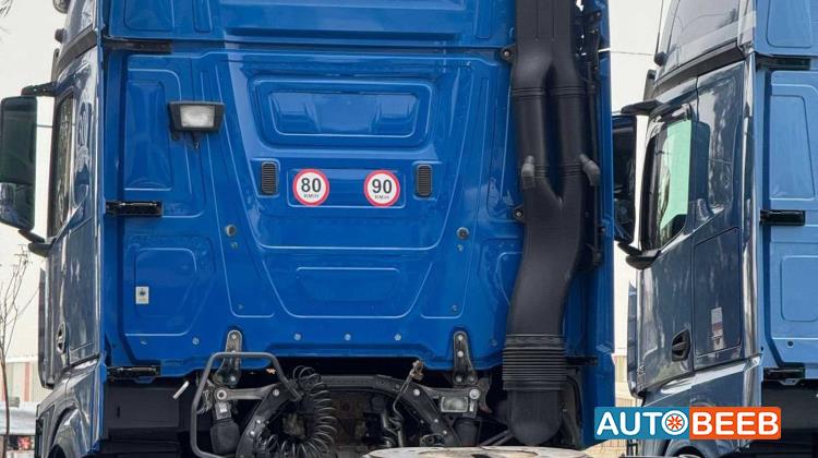 Tractor Unit Mercedes Benz 2016