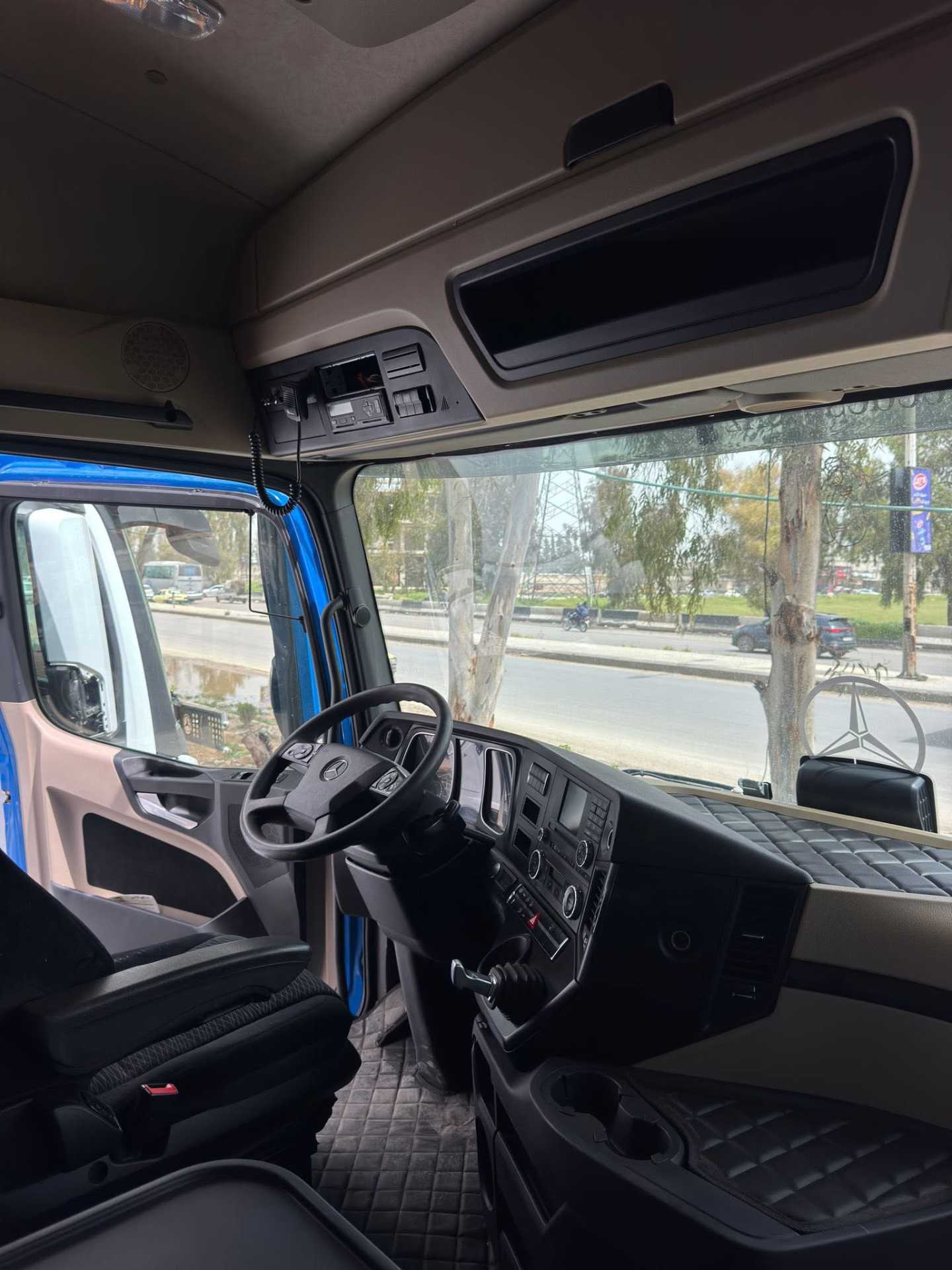 Tractor Unit Mercedes Benz 2016