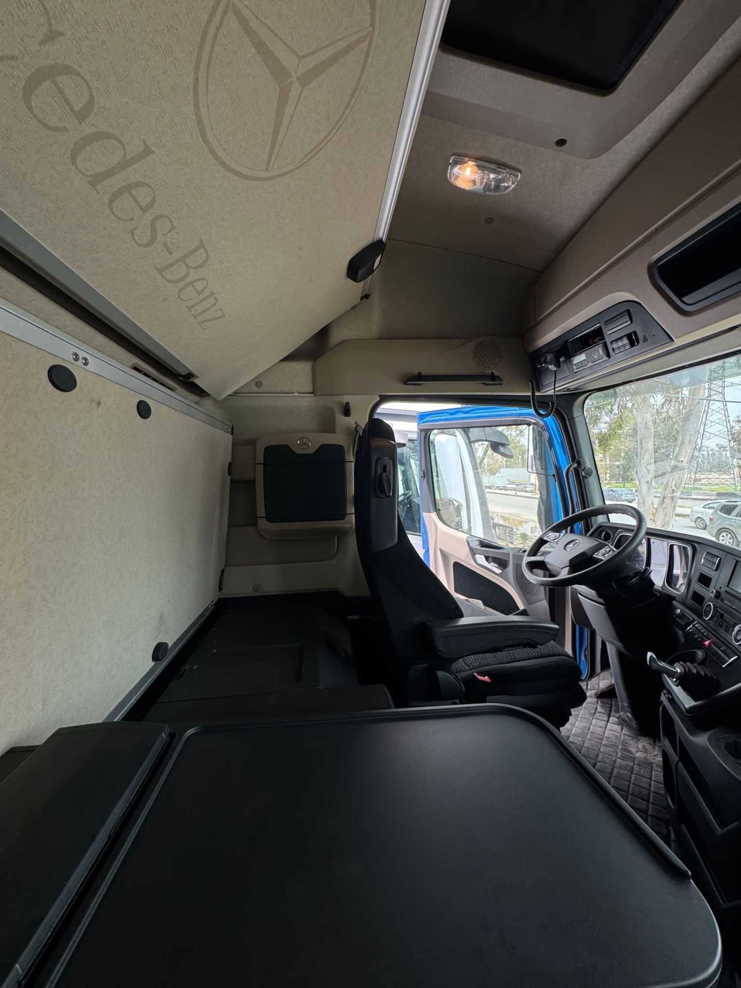 Tractor Unit Mercedes Benz 2016