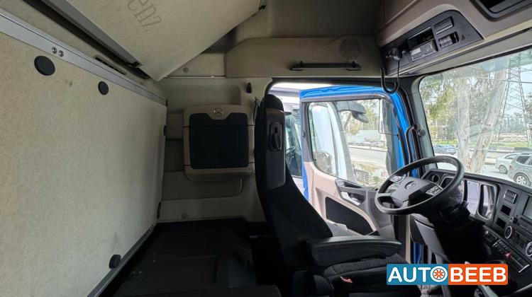 Tractor Unit Mercedes Benz 2016