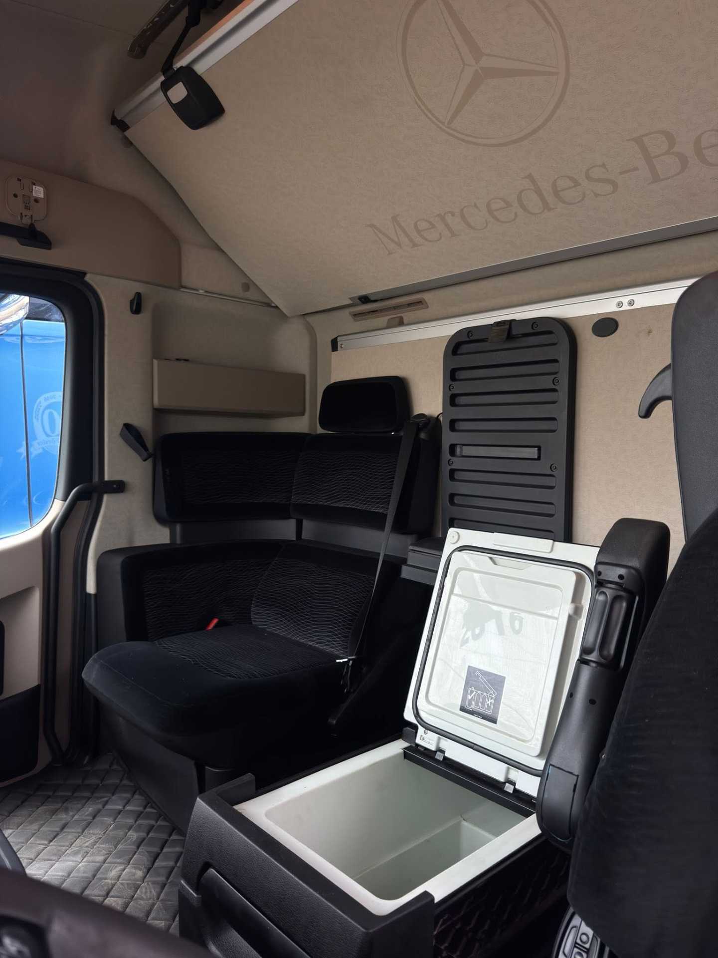Tractor Unit Mercedes Benz 2016
