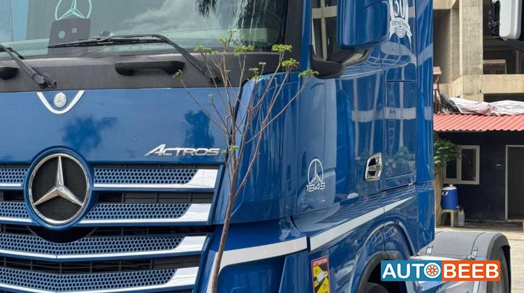 Tractor Unit Mercedes Benz 2016