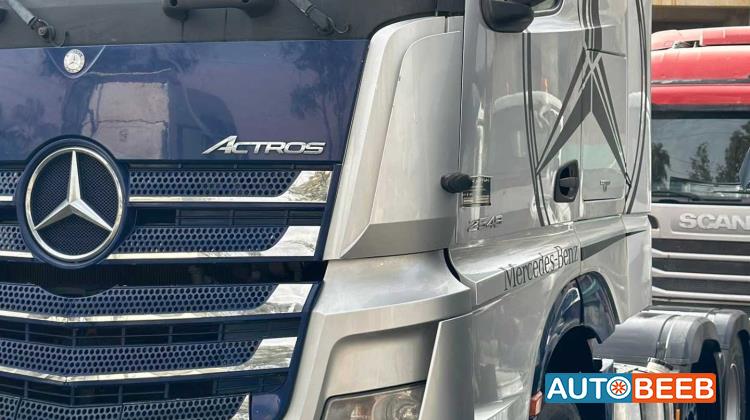 Tractor Unit Mercedes Benz 2015