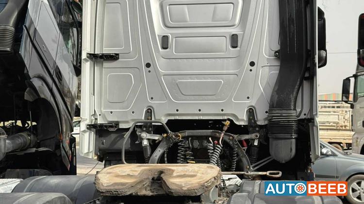 Tractor Unit Mercedes Benz 2015