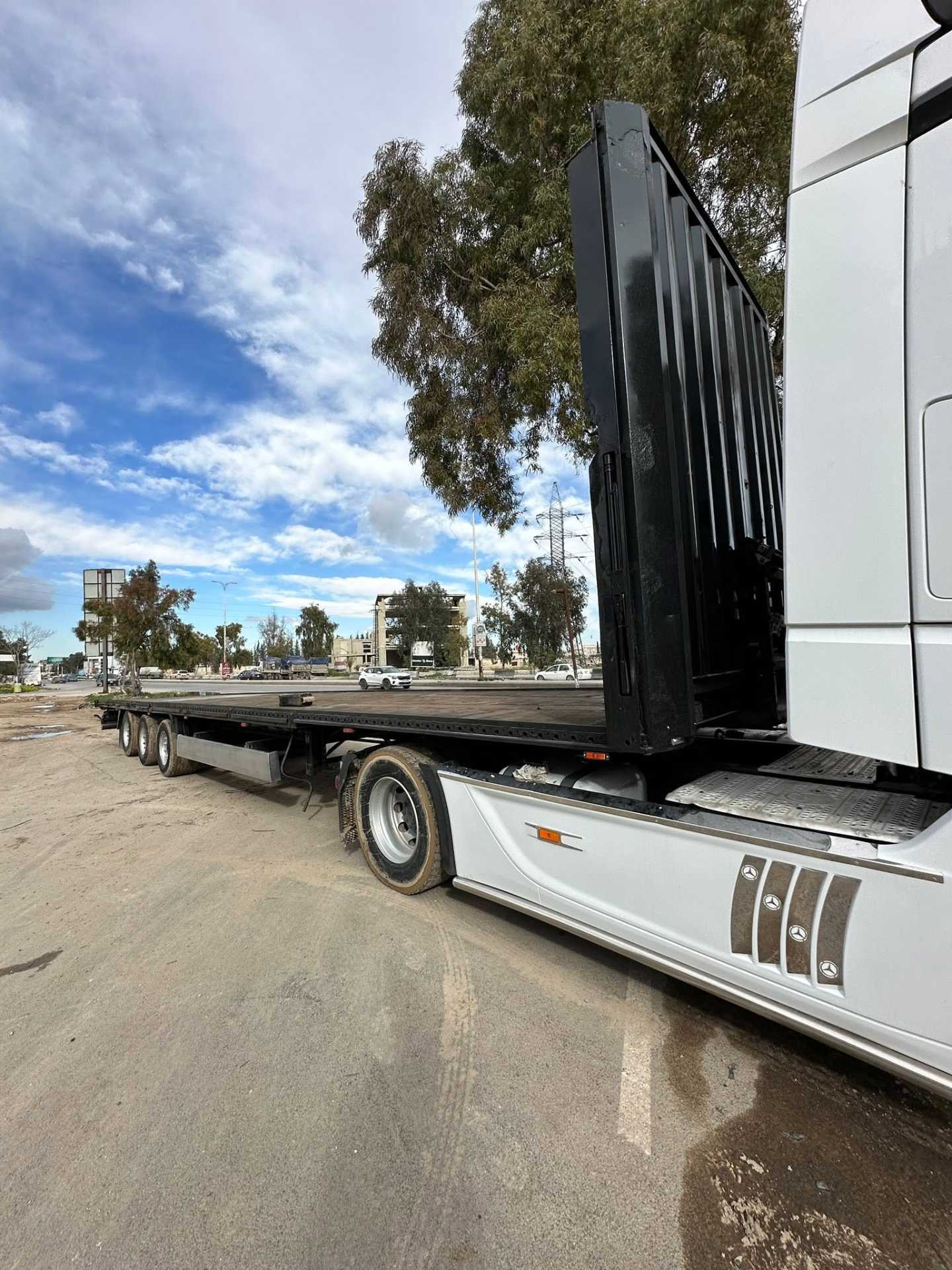 Flatbed Mercedes Benz 2016