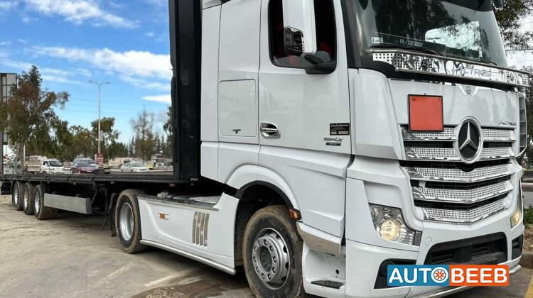 Flatbed Mercedes Benz 2016