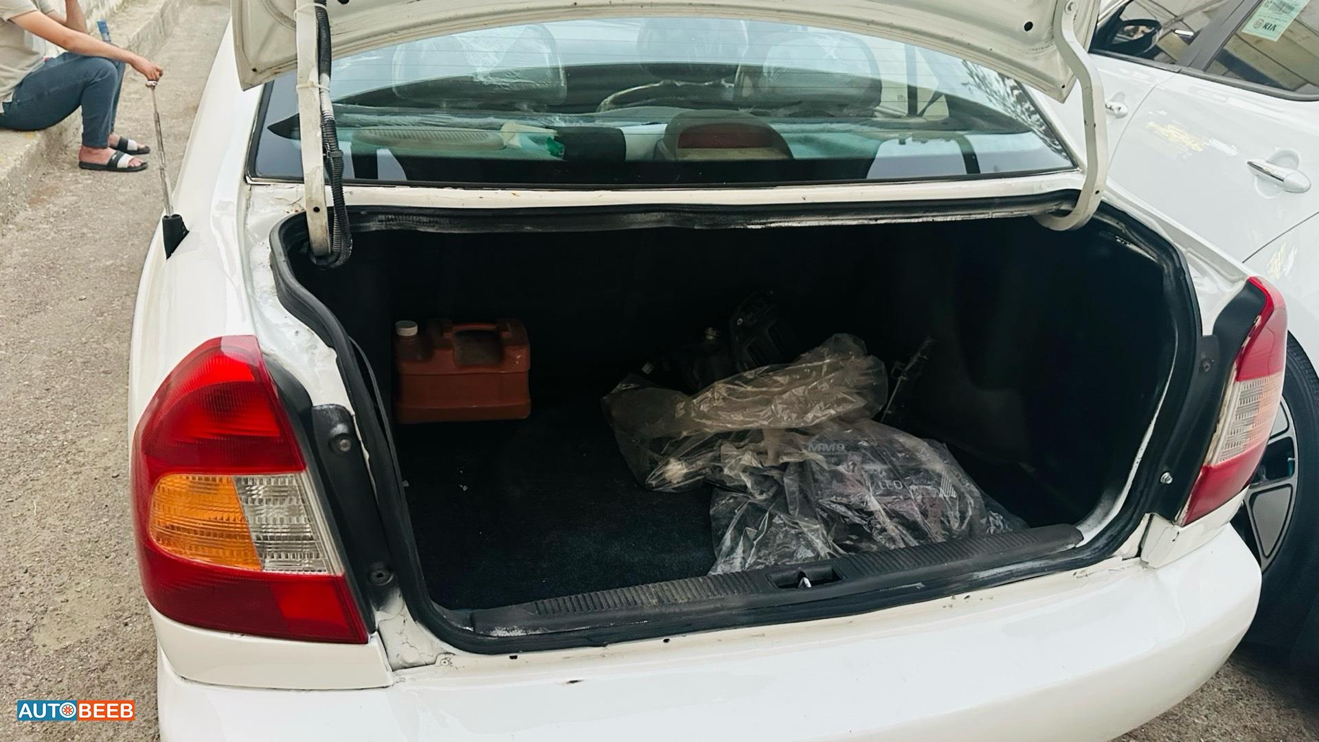 Hyundai Verna 2000