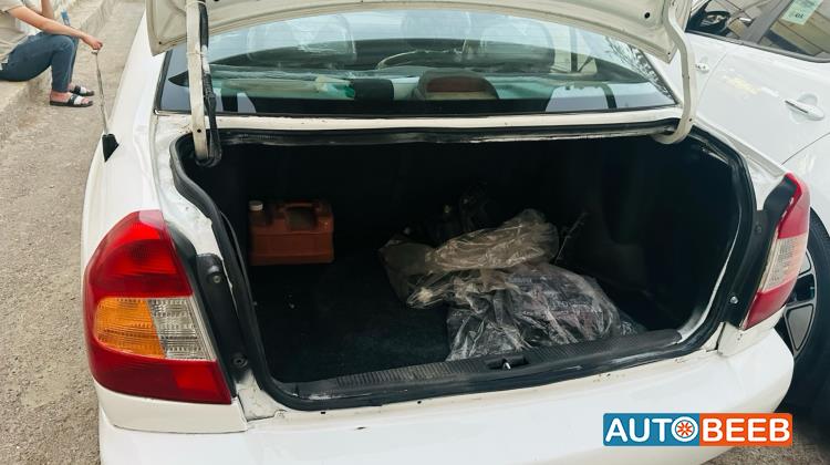 Hyundai Verna 2000