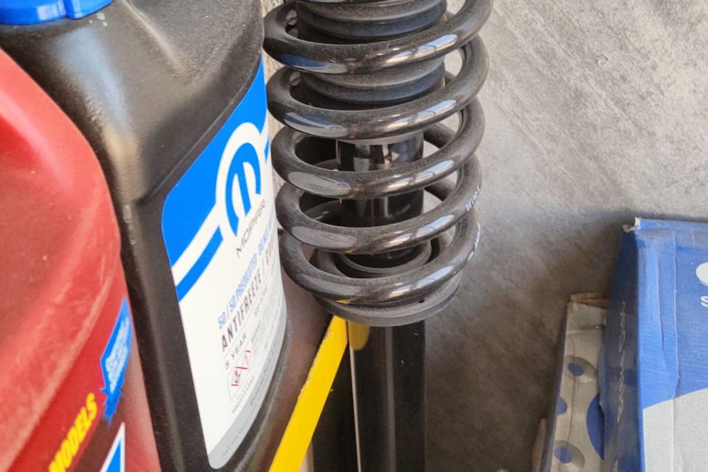  Shock Absorber Jeep Grand Cherokee