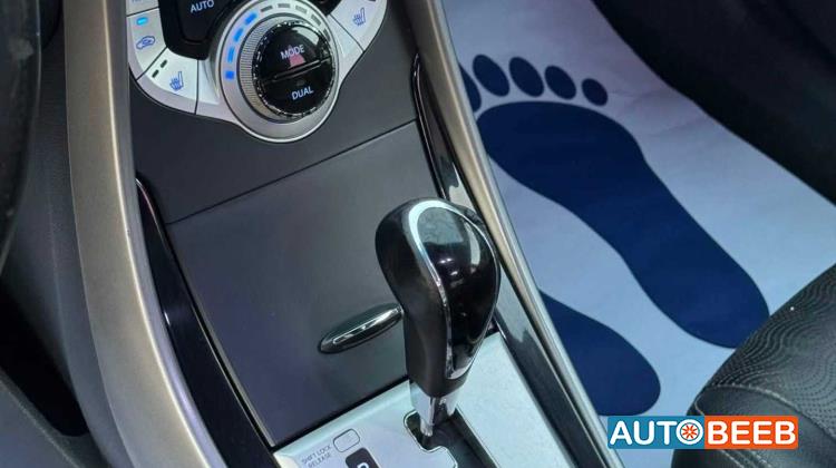 Hyundai Avante 2011
