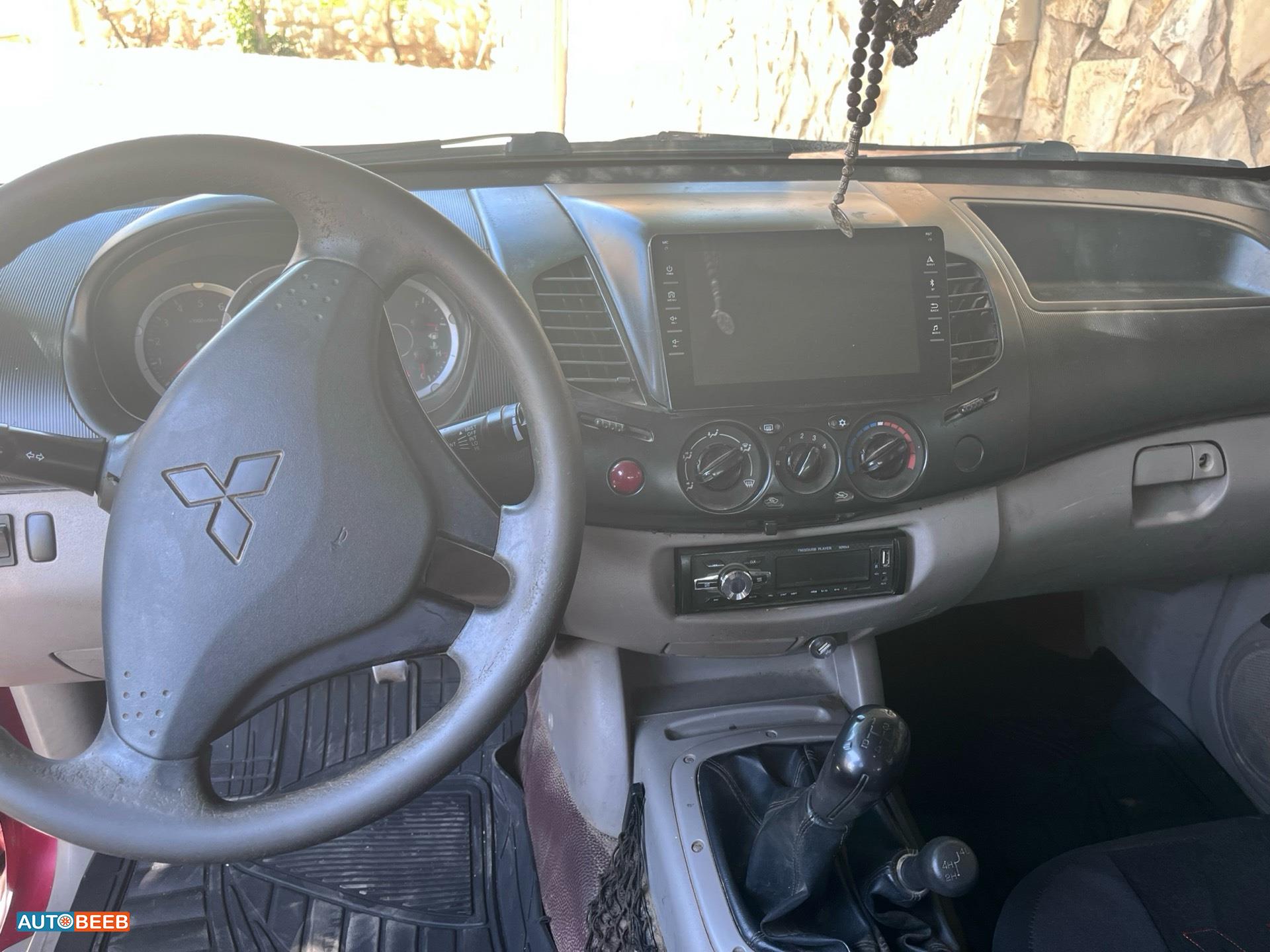 Mitsubishi L200 2012