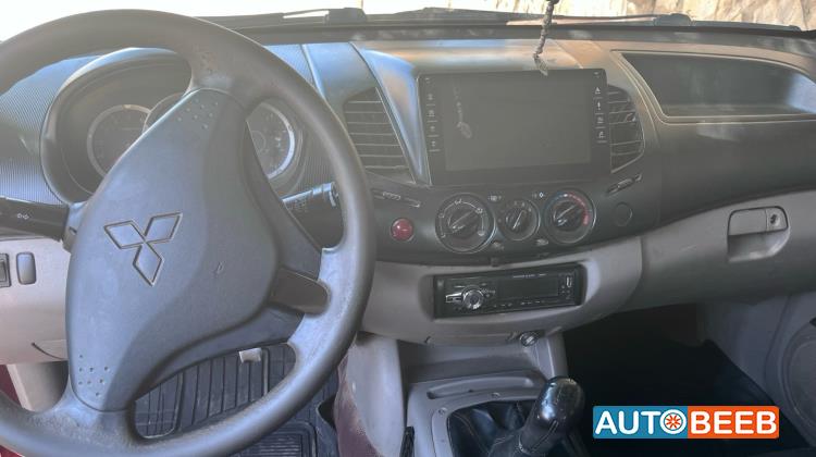 Mitsubishi L200 2012