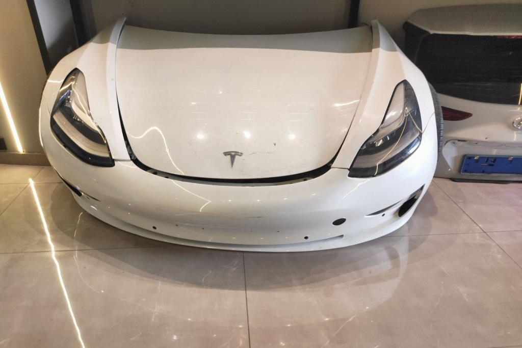 Body  Front clip Tesla 3