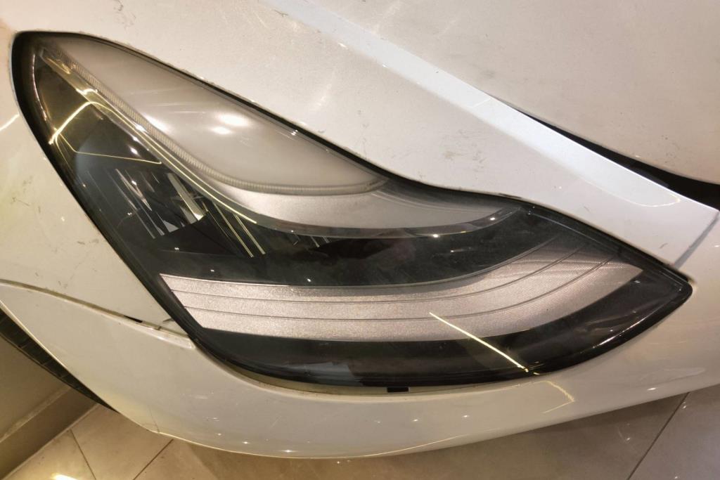 Lights Front light Tesla 3