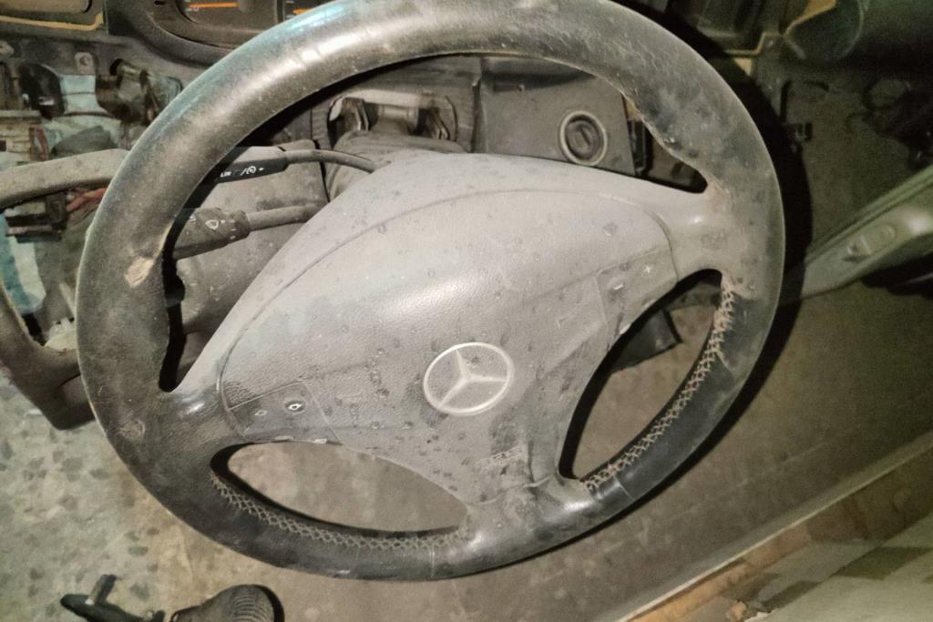 Cabin  Steering Wheel Mercedes Benz C200