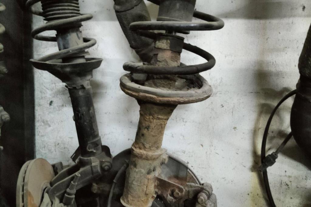  Shock Absorber Mitsubishi Lancer