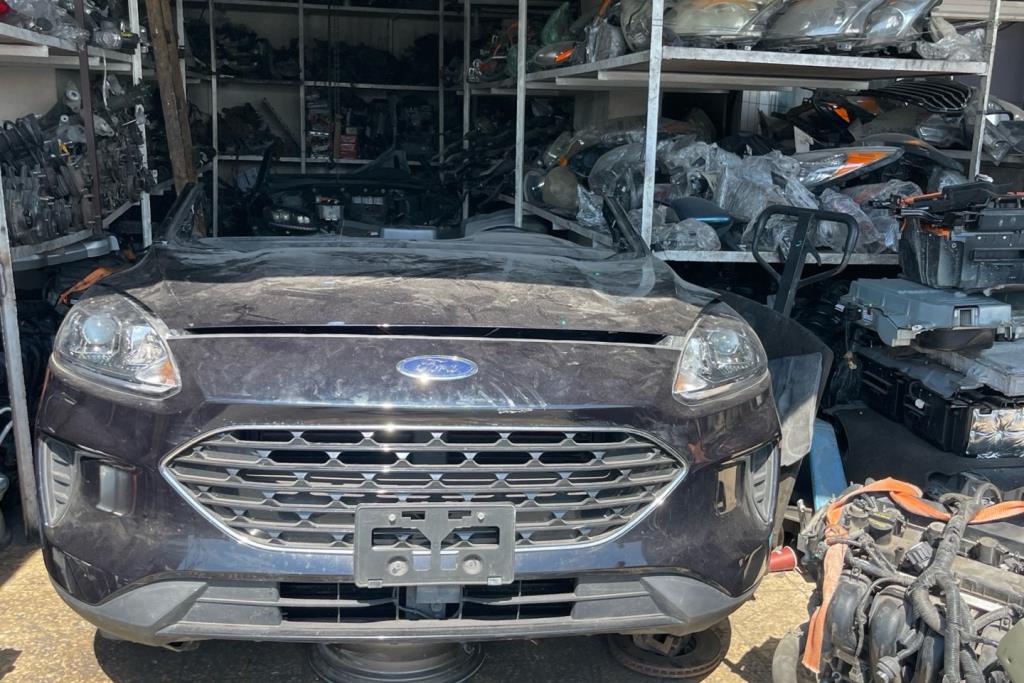  Complete car Ford Escape