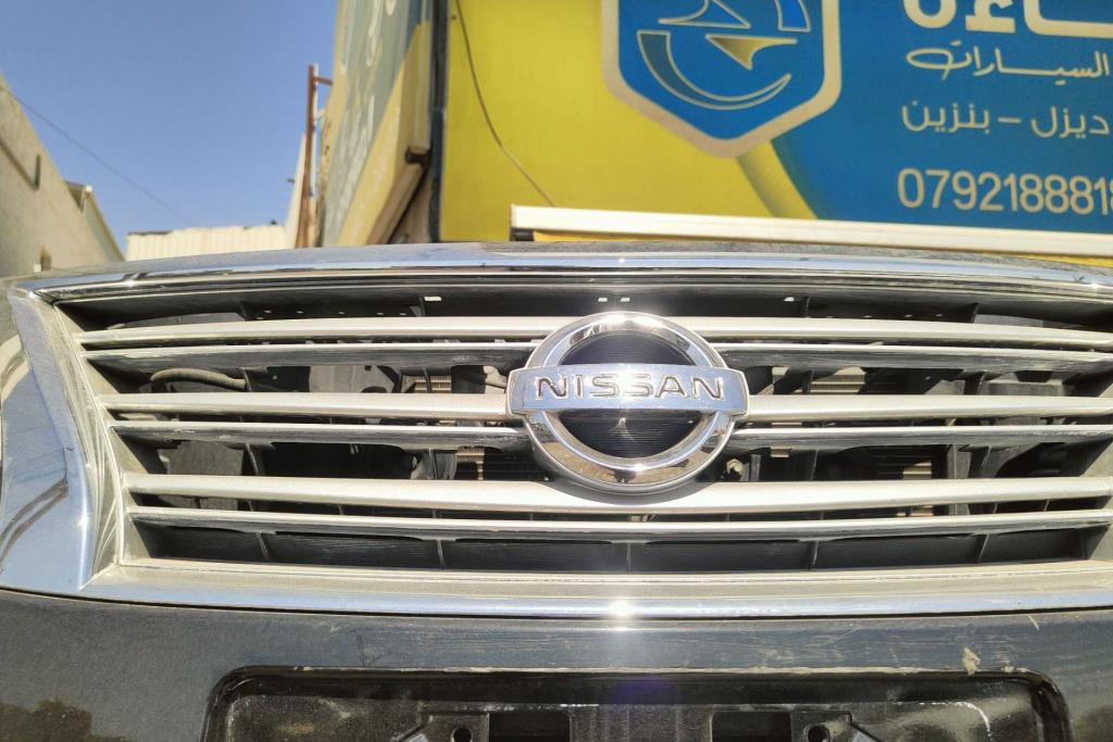 Body  Grilles Nissan Sentra