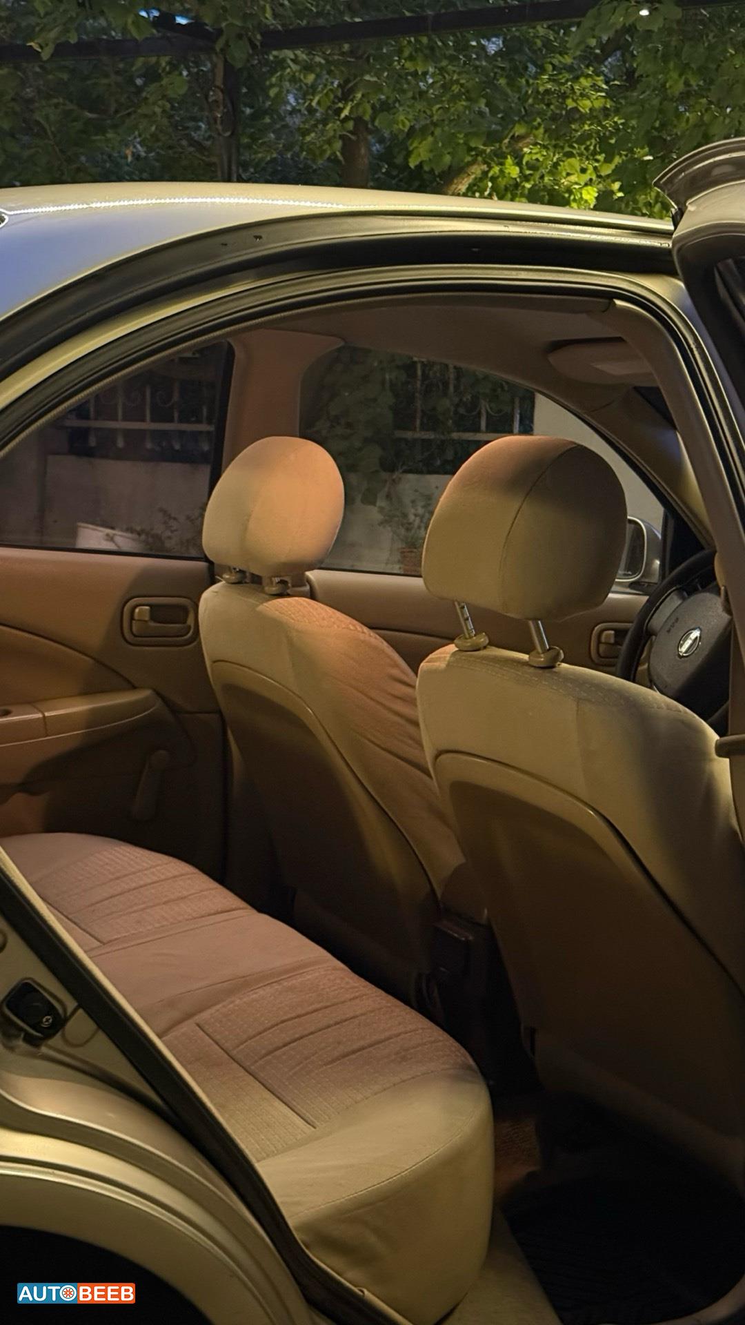 Nissan Sunny 2012
