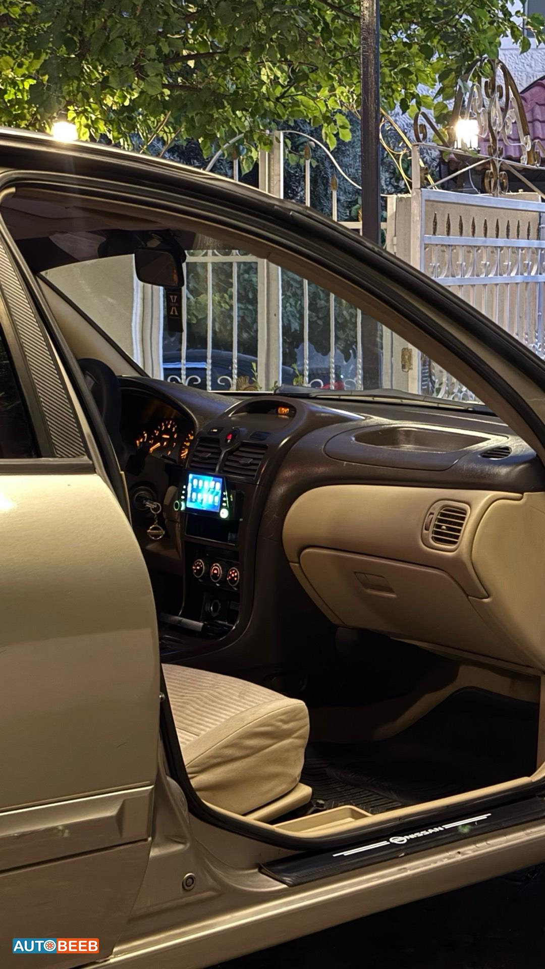 Nissan Sunny 2012