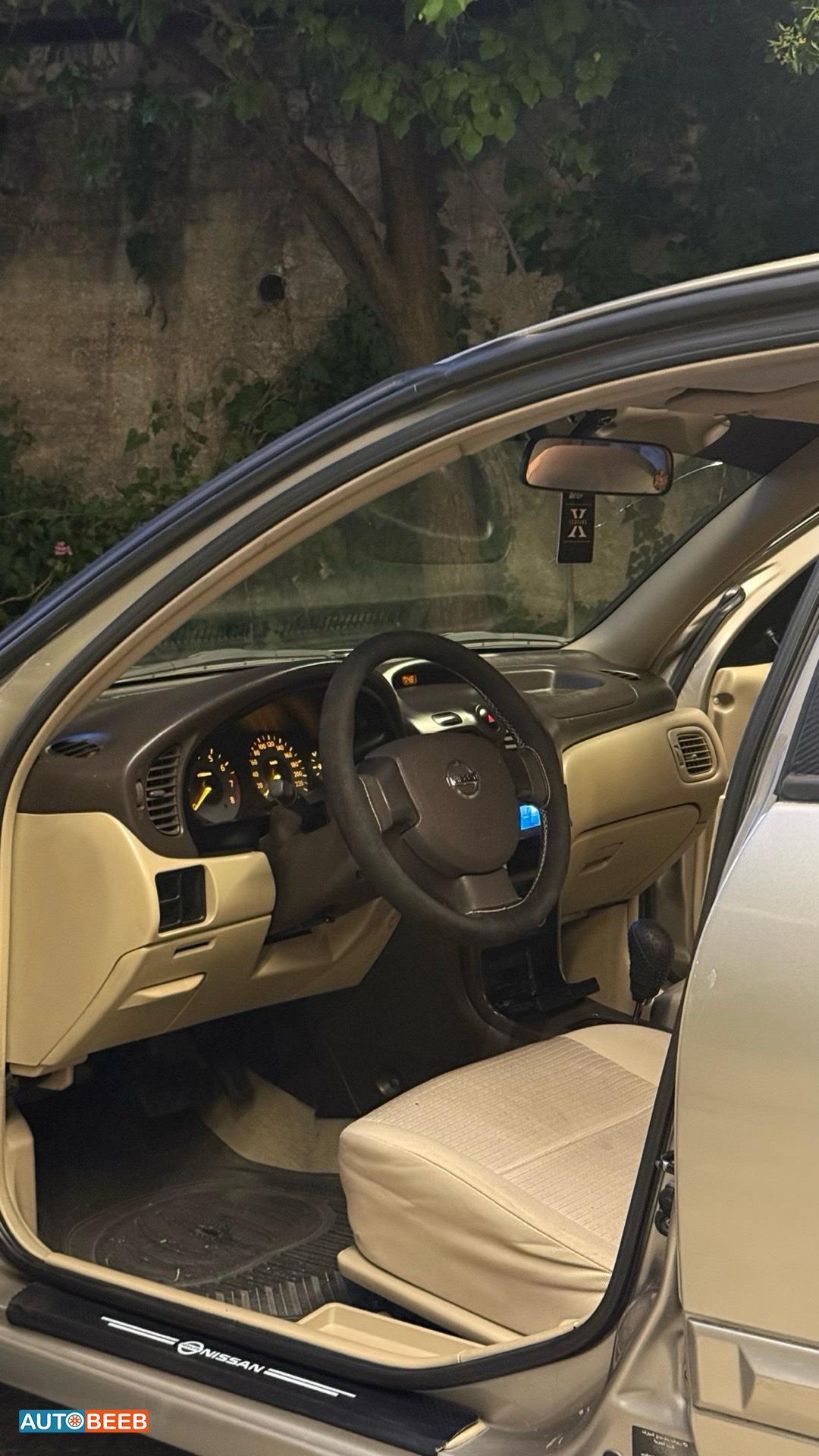 Nissan Sunny 2012