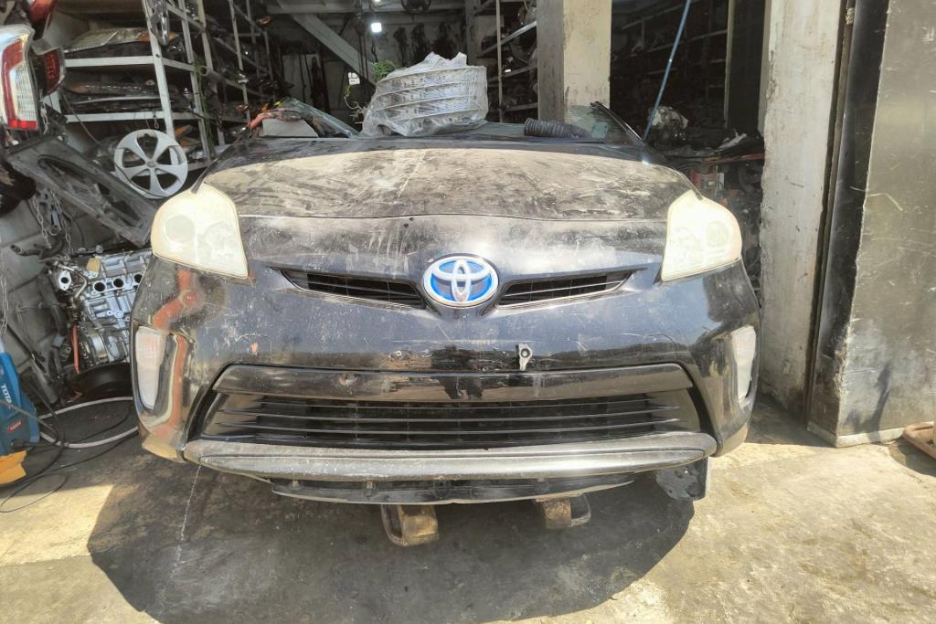 Body  Front clip Toyota Prius