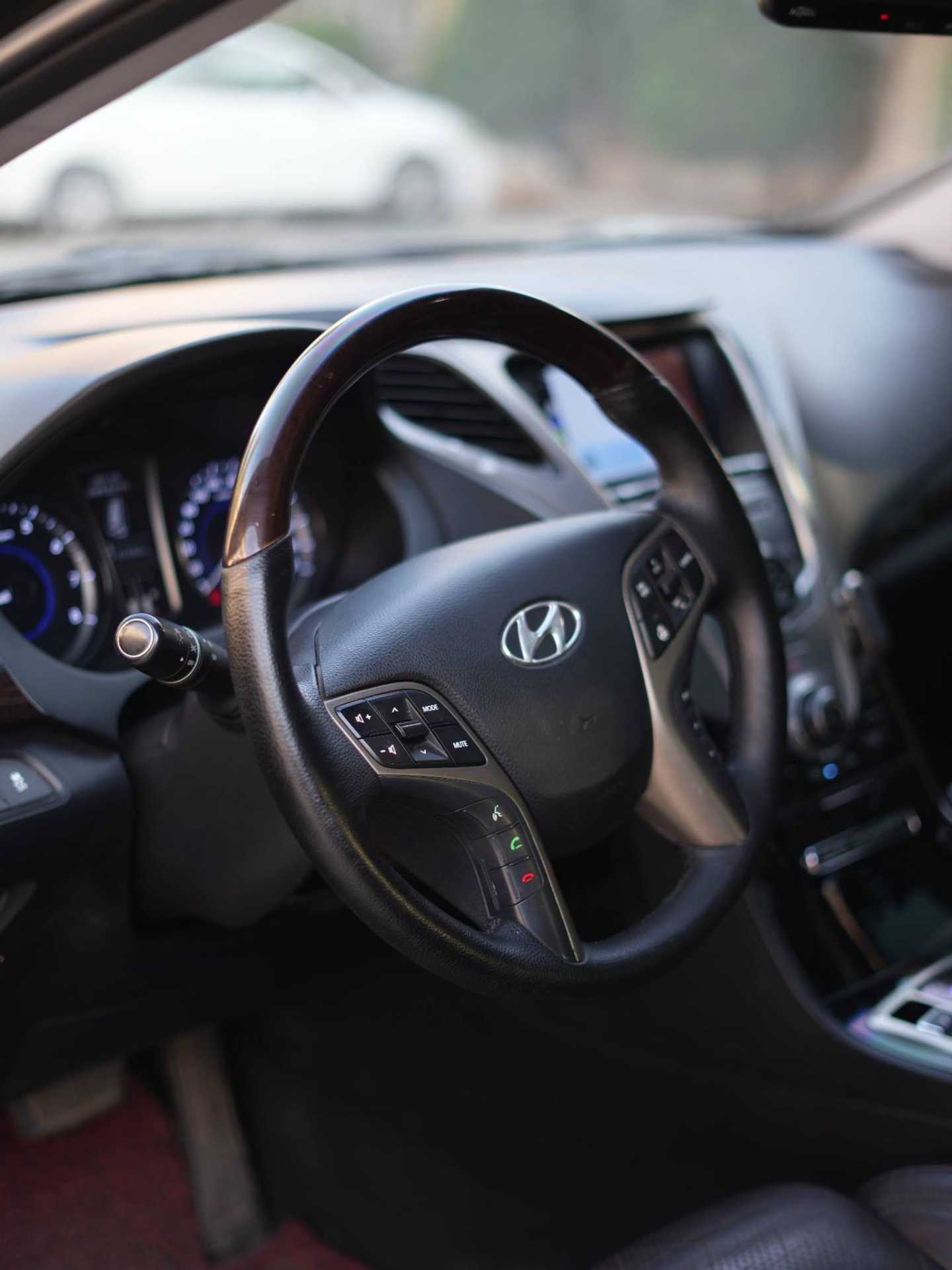 Hyundai Grandeur 2012