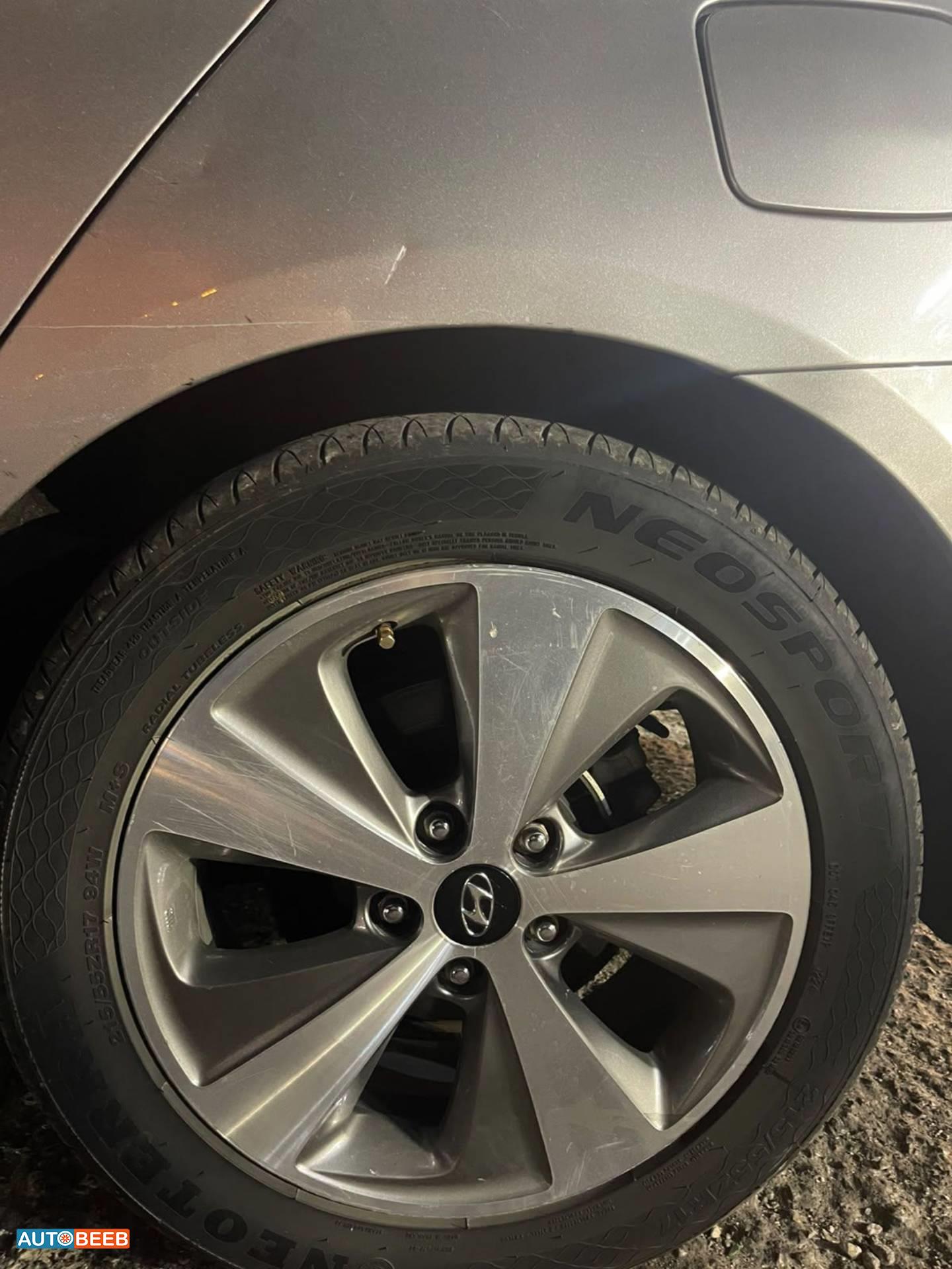 Hyundai Sonata 2012