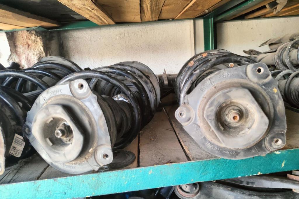  Shock Absorber Nissan Leaf