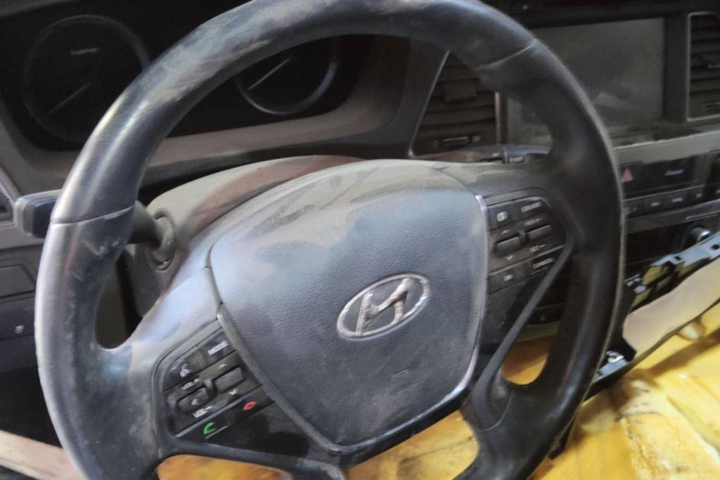 Cabin  Steering Wheel Hyundai Sonata