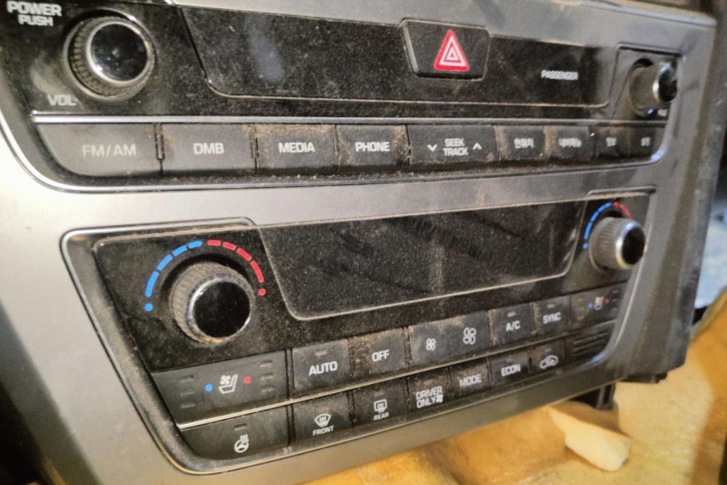Cabin  Dashboard Hyundai Sonata