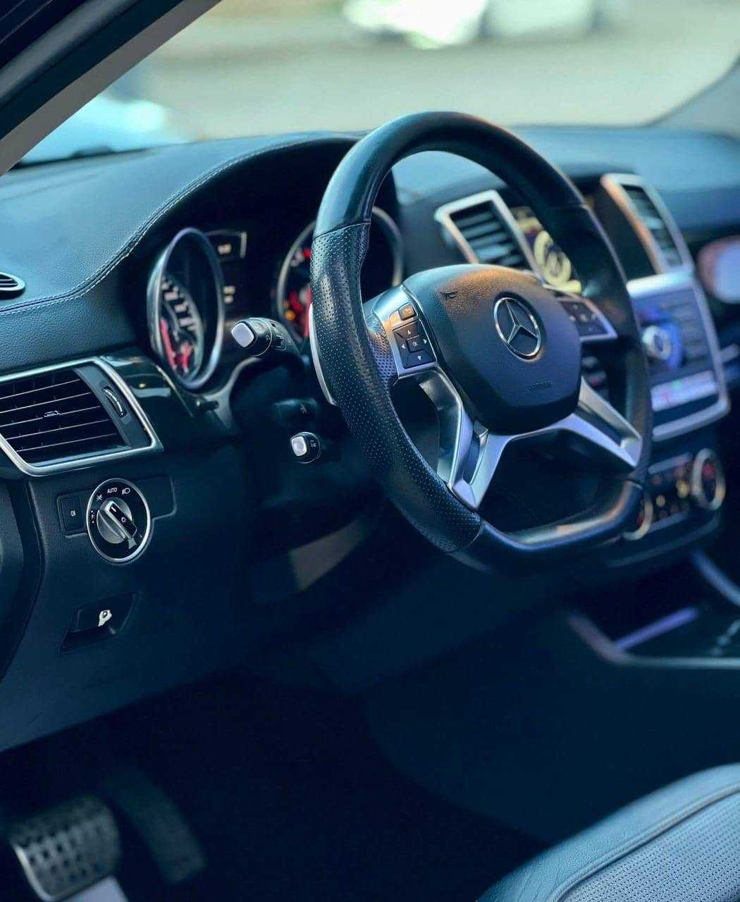 Mercedes Benz ML63 AMG 2015