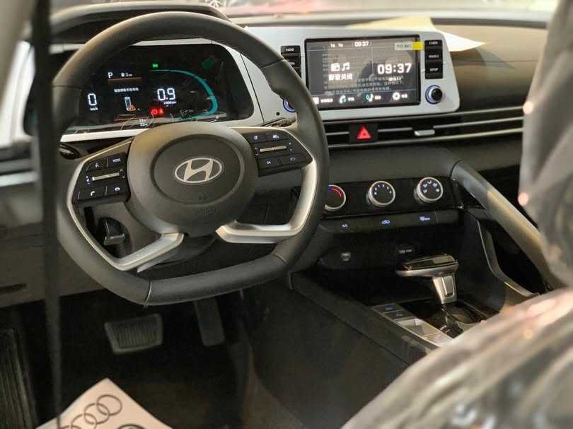 Hyundai Elantra 2025