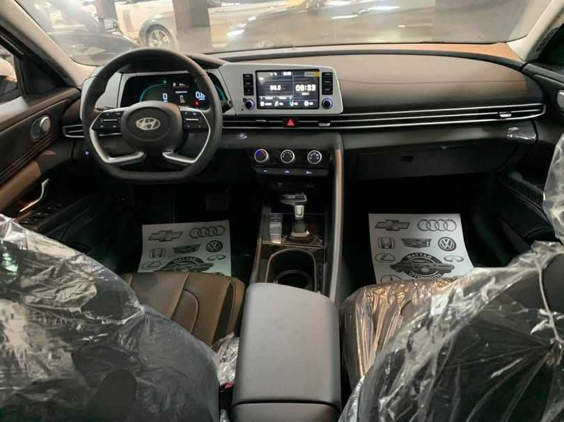 Hyundai Elantra 2025
