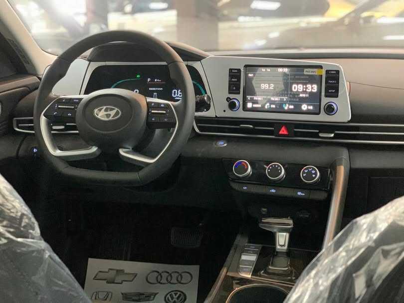 Hyundai Elantra 2025