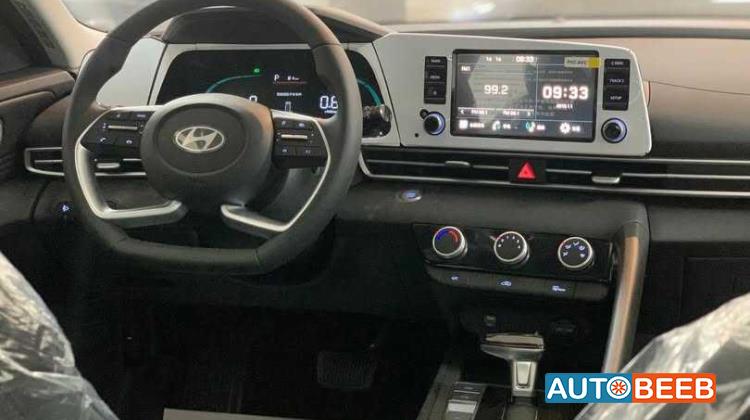 Hyundai Elantra 2025